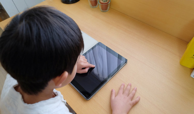 GIGAスクール構想とは? ICT時代の教育は学校任せでいいの?