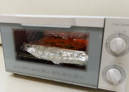 オーブントースターで、7〜8分（900W）焼く。