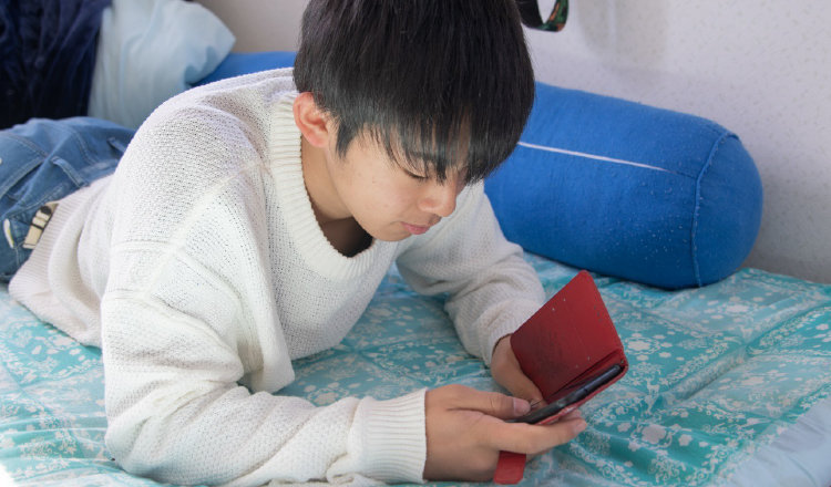 勉強しない子を放っておくとどうなる?リスクや効果的な対処法を紹介